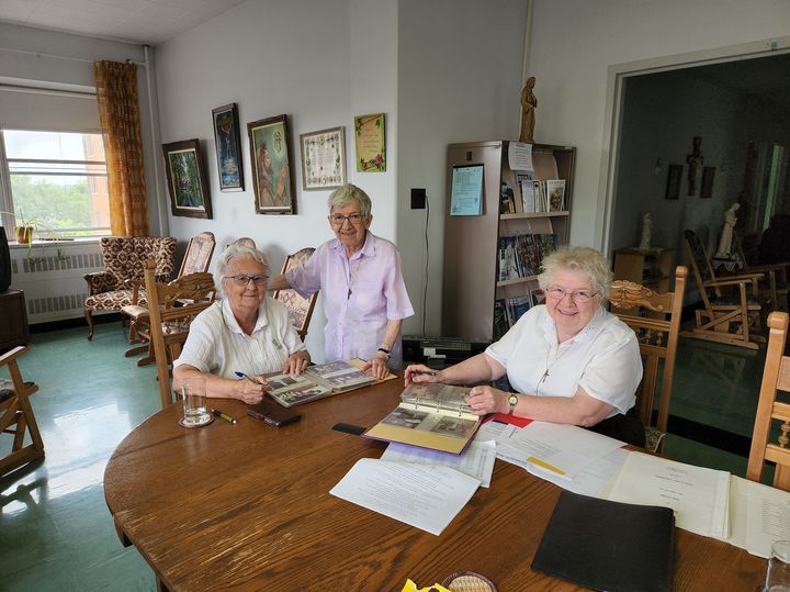 Une belle activité avec soeurs Josette, Carmen et Brigitte