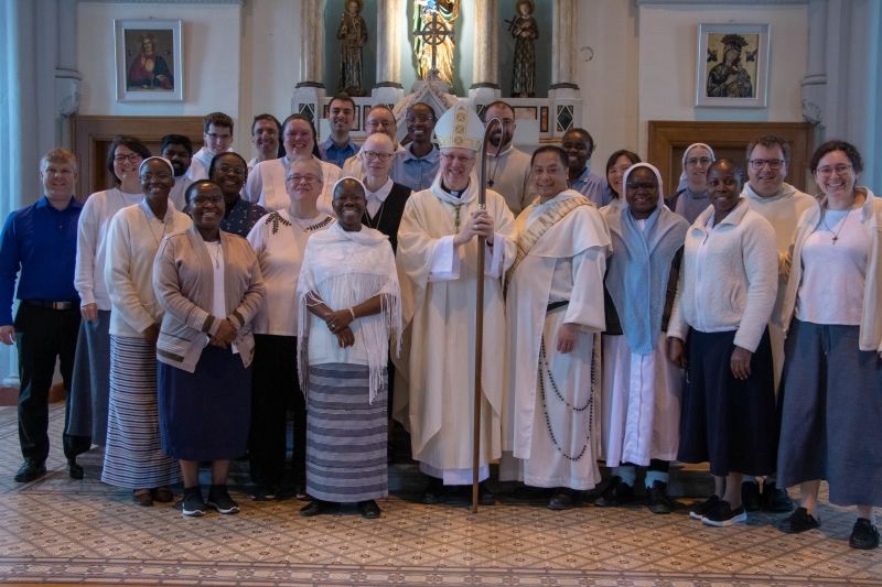 Marcher à la suite du Christ - Joies et défis des jeunes consacré·e·s - 2026