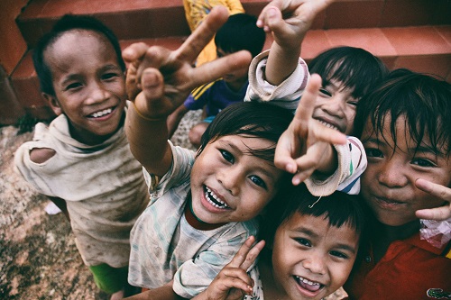 Enfants-pauvres_Larm-Rman_Unsplash.jpg