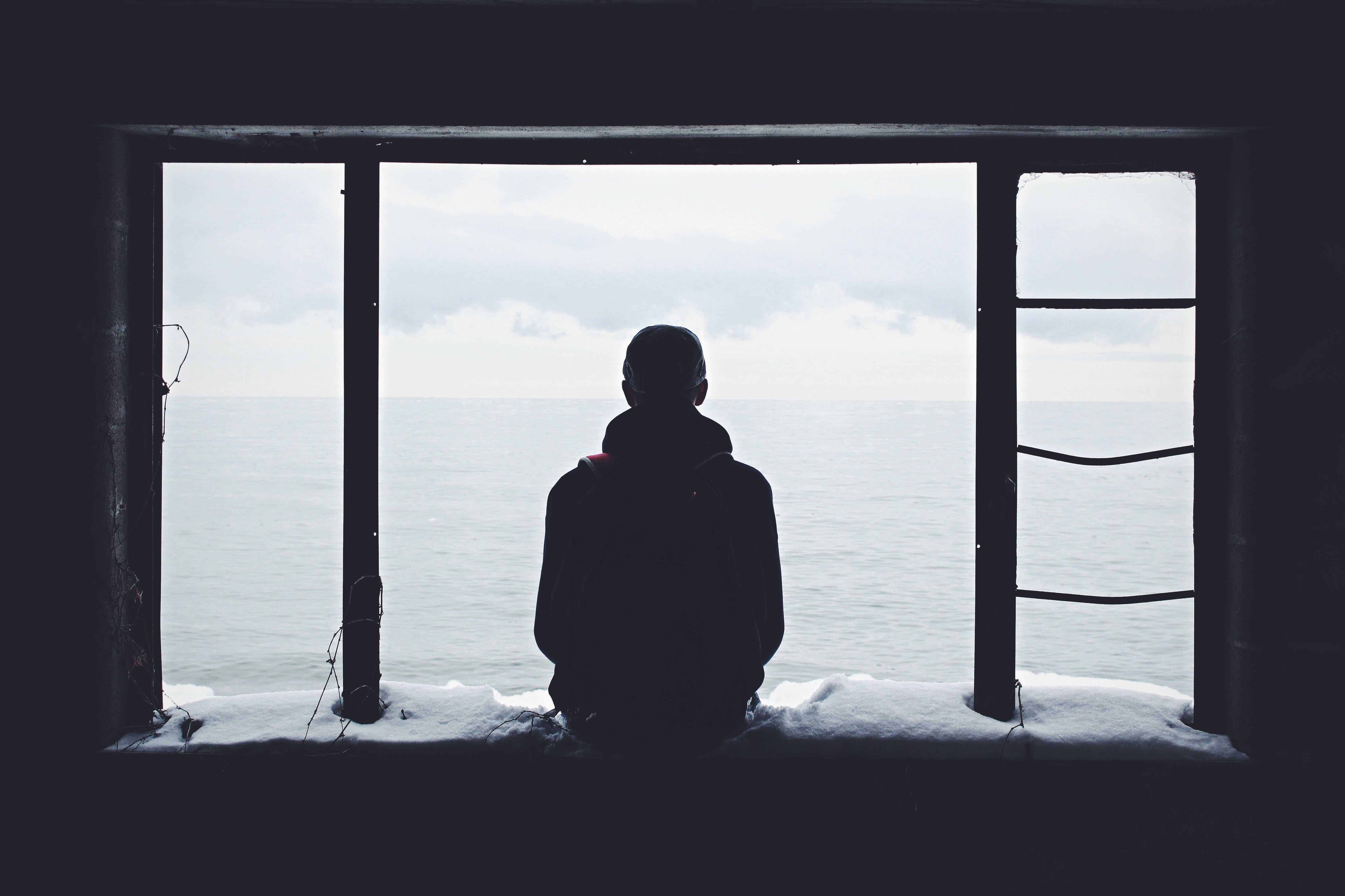 Homme-seul_Noah-Silliman_Unsplash.jpg