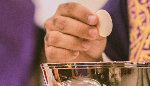 Les boulangères du bon Dieu : confection d’hosties chez les carmélites de Dolbeau