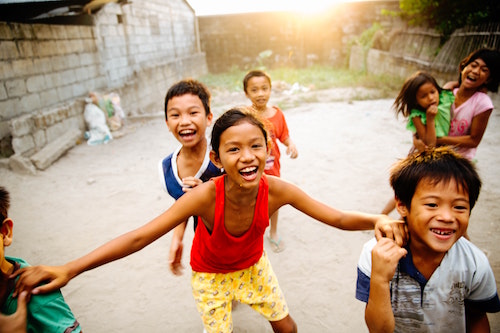 Missionnaire-enfants_Avel-Chuklanov_Unsplash.jpg