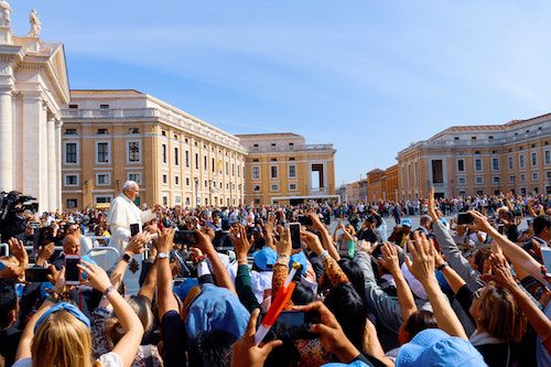 Le Pape encourage la vie consacrée, qui «ne peut faire défaut dans le monde»