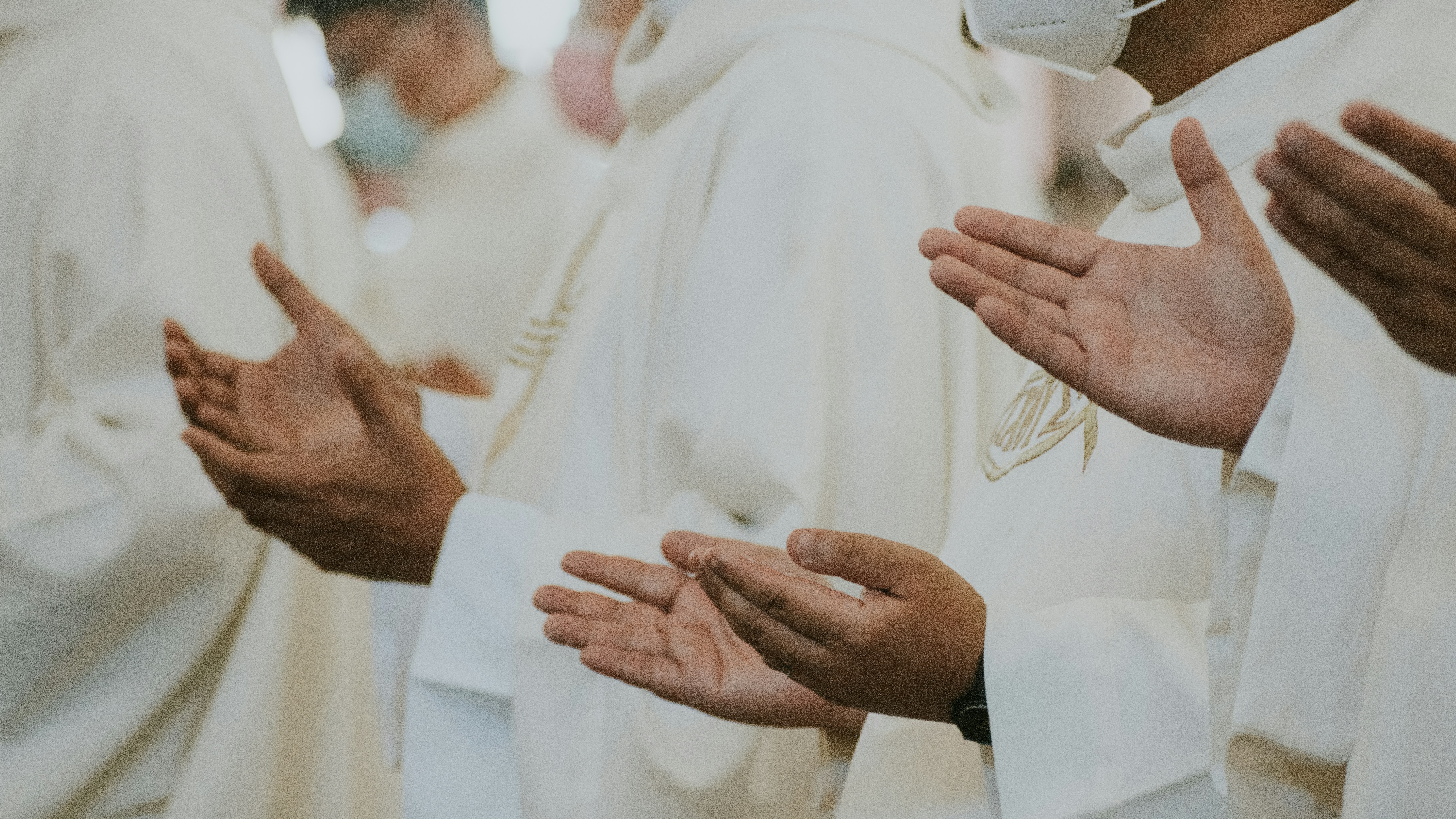 Prier_Karl-Raymund-Catabas_Unsplash.jpg